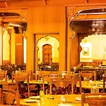 Collection O Hotel Rajwada Near The Pavillion